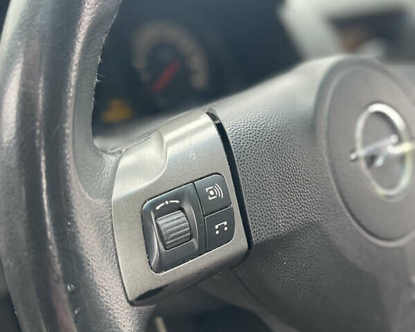 Серый Опель Астра, объемом двигателя 1.6 л и пробегом 140 тыс. км за 3899 $, фото 14 на Automoto.ua