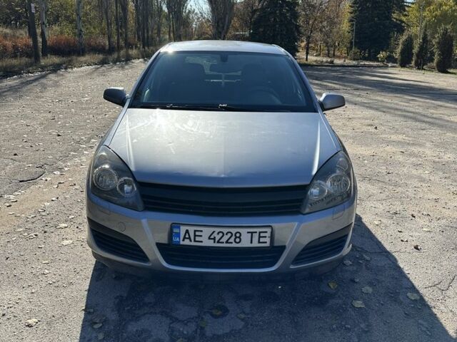 Серый Опель Астра, объемом двигателя 1.7 л и пробегом 270 тыс. км за 3750 $, фото 1 на Automoto.ua