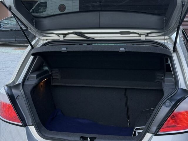 Серый Опель Астра, объемом двигателя 1.6 л и пробегом 287 тыс. км за 4700 $, фото 10 на Automoto.ua