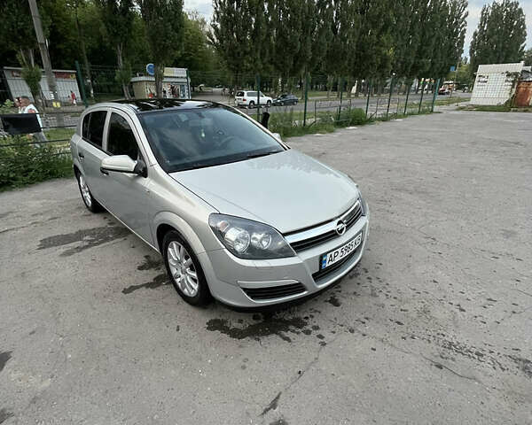 Серый Опель Астра, объемом двигателя 1.4 л и пробегом 332 тыс. км за 3850 $, фото 1 на Automoto.ua