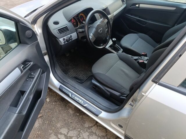 Сірий Опель Астра, об'ємом двигуна 1.7 л та пробігом 305 тис. км за 3400 $, фото 4 на Automoto.ua