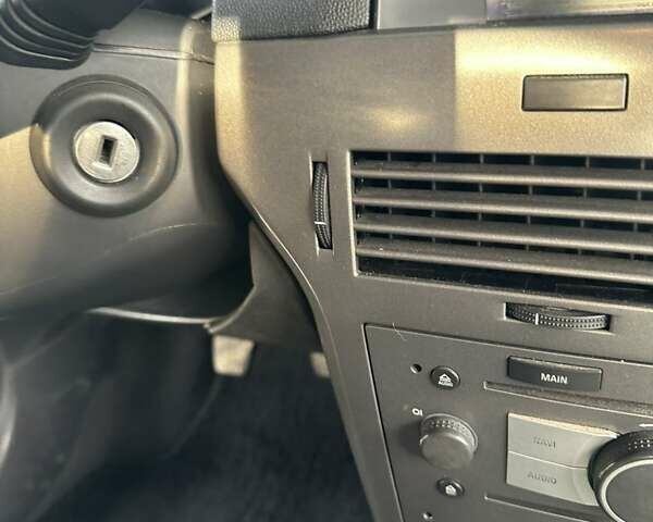 Серый Опель Астра, объемом двигателя 1.69 л и пробегом 150 тыс. км за 6500 $, фото 10 на Automoto.ua