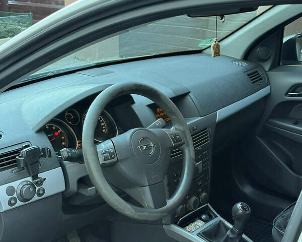 Серый Опель Астра, объемом двигателя 1.6 л и пробегом 287 тыс. км за 4700 $, фото 12 на Automoto.ua