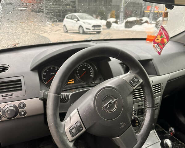 Серый Опель Астра, объемом двигателя 1.4 л и пробегом 230 тыс. км за 4200 $, фото 5 на Automoto.ua