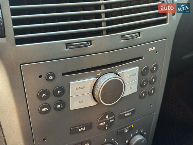 Серый Опель Астра, объемом двигателя 1.6 л и пробегом 140 тыс. км за 3799 $, фото 10 на Automoto.ua