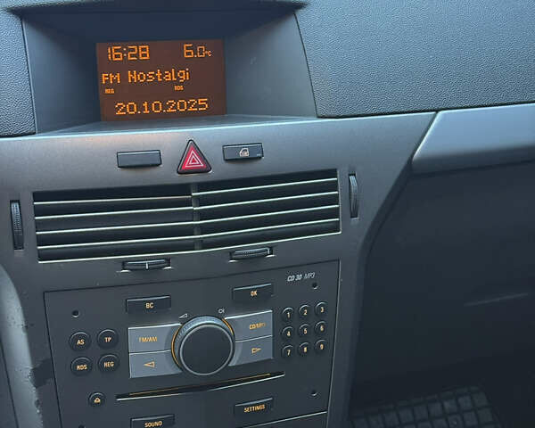 Серый Опель Астра, объемом двигателя 1.6 л и пробегом 287 тыс. км за 4700 $, фото 13 на Automoto.ua