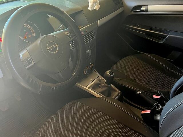 Серый Опель Астра, объемом двигателя 1.6 л и пробегом 209 тыс. км за 4500 $, фото 9 на Automoto.ua