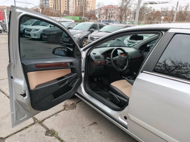 Серый Опель Астра, объемом двигателя 1.6 л и пробегом 255 тыс. км за 6490 $, фото 17 на Automoto.ua