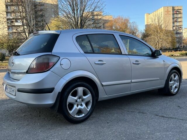 Серый Опель Астра, объемом двигателя 1.7 л и пробегом 300 тыс. км за 4000 $, фото 3 на Automoto.ua