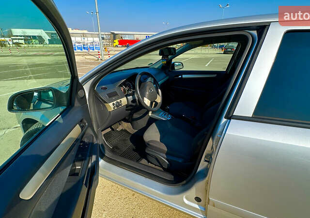 Серый Опель Астра, объемом двигателя 1.6 л и пробегом 235 тыс. км за 5200 $, фото 7 на Automoto.ua