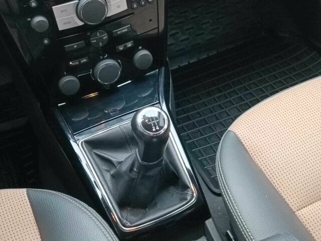 Серый Опель Астра, объемом двигателя 1.6 л и пробегом 255 тыс. км за 6490 $, фото 16 на Automoto.ua