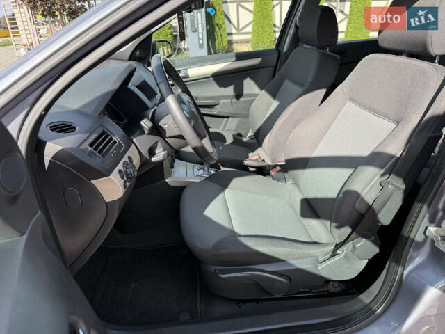 Серый Опель Астра, объемом двигателя 1.6 л и пробегом 180 тыс. км за 6750 $, фото 59 на Automoto.ua