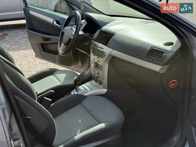 Серый Опель Астра, объемом двигателя 1.6 л и пробегом 180 тыс. км за 6750 $, фото 72 на Automoto.ua