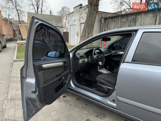 Серый Опель Астра, объемом двигателя 1.36 л и пробегом 215 тыс. км за 4800 $, фото 17 на Automoto.ua