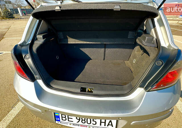 Серый Опель Астра, объемом двигателя 1.6 л и пробегом 235 тыс. км за 5200 $, фото 9 на Automoto.ua