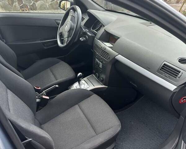 Серый Опель Астра, объемом двигателя 1.6 л и пробегом 160 тыс. км за 5000 $, фото 9 на Automoto.ua