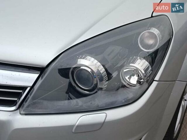 Серый Опель Астра, объемом двигателя 1.6 л и пробегом 255 тыс. км за 6490 $, фото 2 на Automoto.ua