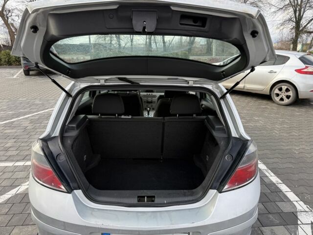 Серый Опель Астра, объемом двигателя 1.6 л и пробегом 315 тыс. км за 3900 $, фото 12 на Automoto.ua