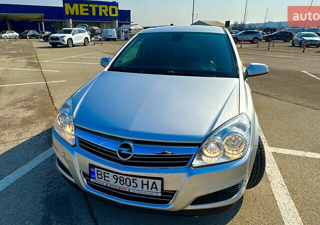 Серый Опель Астра, объемом двигателя 1.6 л и пробегом 235 тыс. км за 5200 $, фото 1 на Automoto.ua