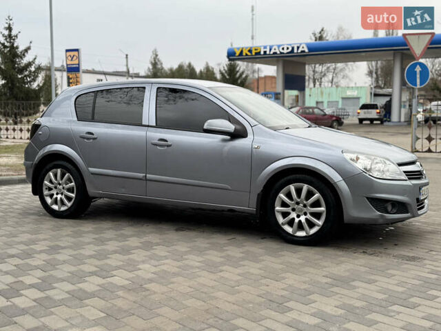 Серый Опель Астра, объемом двигателя 1.36 л и пробегом 215 тыс. км за 4800 $, фото 4 на Automoto.ua