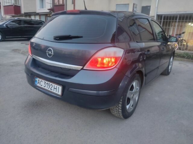 Серый Опель Астра, объемом двигателя 1.6 л и пробегом 222 тыс. км за 3333 $, фото 1 на Automoto.ua