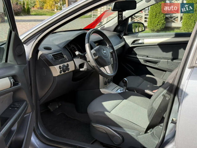 Серый Опель Астра, объемом двигателя 1.6 л и пробегом 180 тыс. км за 6750 $, фото 57 на Automoto.ua