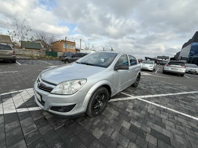 Серый Опель Астра, объемом двигателя 1.6 л и пробегом 315 тыс. км за 3900 $, фото 1 на Automoto.ua