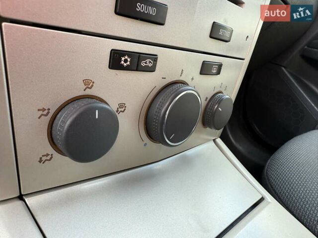 Серый Опель Астра, объемом двигателя 1.6 л и пробегом 180 тыс. км за 6750 $, фото 65 на Automoto.ua