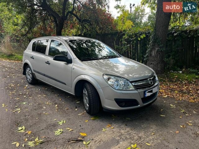 Сірий Опель Астра, об'ємом двигуна 1.38 л та пробігом 302 тис. км за 3500 $, фото 1 на Automoto.ua