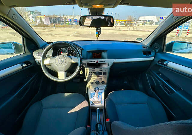 Серый Опель Астра, объемом двигателя 1.6 л и пробегом 235 тыс. км за 5200 $, фото 22 на Automoto.ua