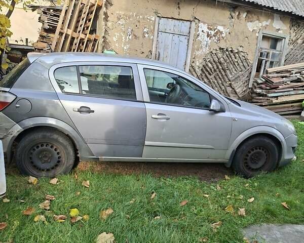 Серый Опель Астра, объемом двигателя 1.6 л и пробегом 233 тыс. км за 3800 $, фото 2 на Automoto.ua