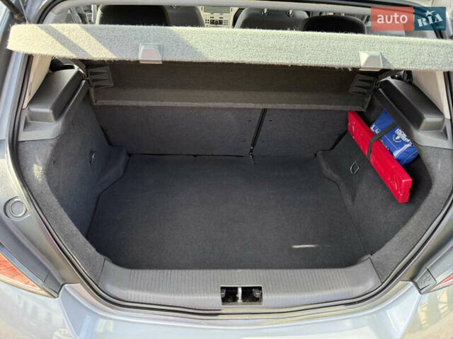 Серый Опель Астра, объемом двигателя 1.6 л и пробегом 180 тыс. км за 6750 $, фото 100 на Automoto.ua