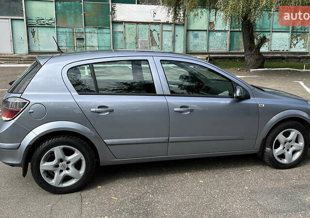 Серый Опель Астра, объемом двигателя 1.6 л и пробегом 255 тыс. км за 5400 $, фото 9 на Automoto.ua