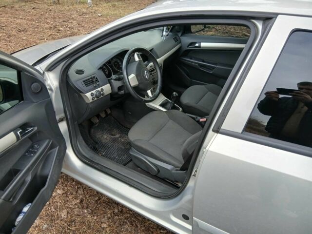 Серый Опель Астра, объемом двигателя 1.6 л и пробегом 200 тыс. км за 4800 $, фото 1 на Automoto.ua