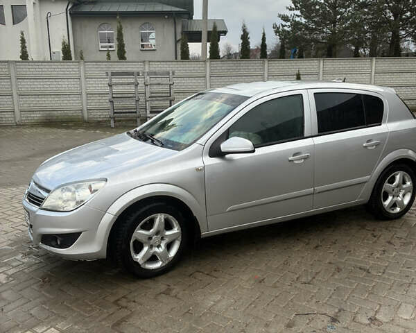 Серый Опель Астра, объемом двигателя 1.6 л и пробегом 150 тыс. км за 4700 $, фото 2 на Automoto.ua