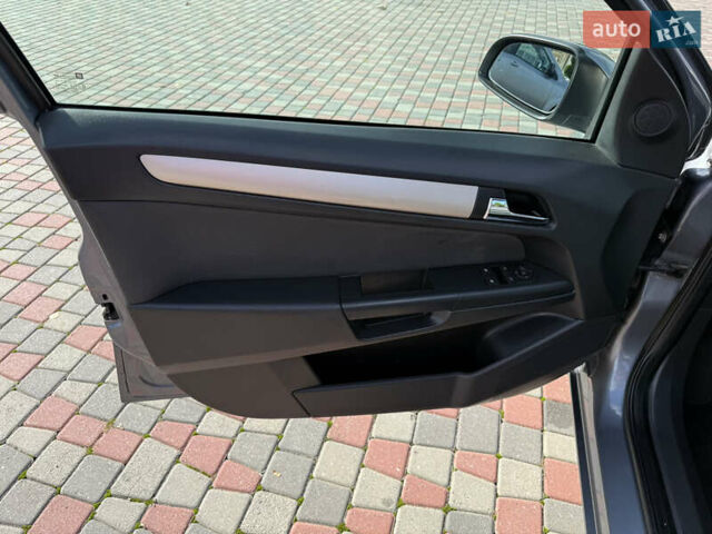 Серый Опель Астра, объемом двигателя 1.6 л и пробегом 180 тыс. км за 6750 $, фото 54 на Automoto.ua