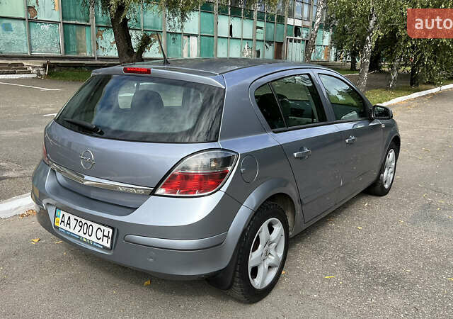 Серый Опель Астра, объемом двигателя 1.6 л и пробегом 255 тыс. км за 5400 $, фото 7 на Automoto.ua