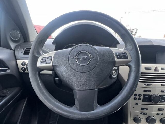 Серый Опель Астра, объемом двигателя 1.6 л и пробегом 258 тыс. км за 4200 $, фото 11 на Automoto.ua