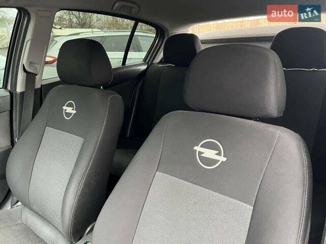 Серый Опель Астра, объемом двигателя 1.39 л и пробегом 222 тыс. км за 3999 $, фото 14 на Automoto.ua