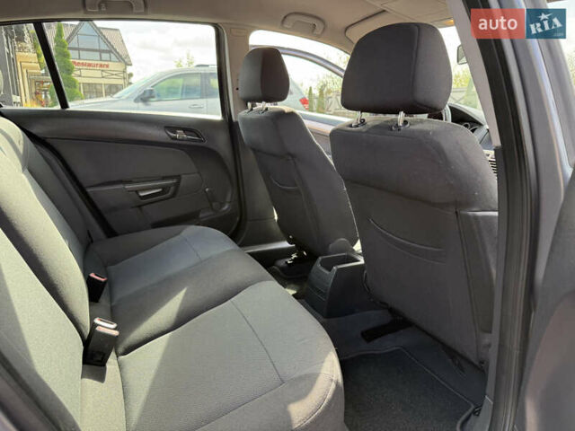 Серый Опель Астра, объемом двигателя 1.6 л и пробегом 180 тыс. км за 6750 $, фото 87 на Automoto.ua