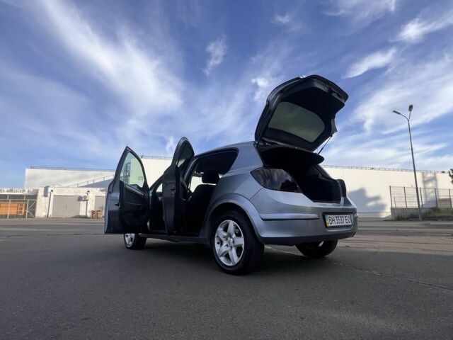 Серый Опель Астра, объемом двигателя 1.6 л и пробегом 258 тыс. км за 4200 $, фото 2 на Automoto.ua