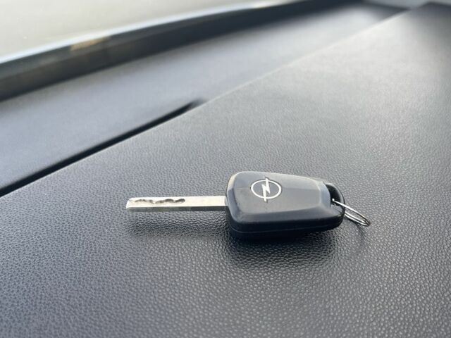 Серый Опель Астра, объемом двигателя 1.6 л и пробегом 258 тыс. км за 4200 $, фото 13 на Automoto.ua