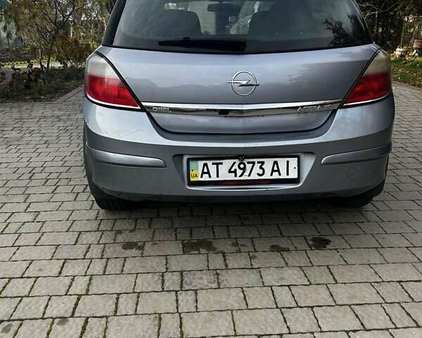 Серый Опель Астра, объемом двигателя 1.6 л и пробегом 160 тыс. км за 5000 $, фото 1 на Automoto.ua