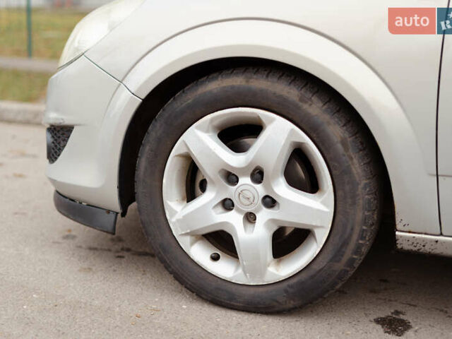 Сірий Опель Астра, об'ємом двигуна 1.6 л та пробігом 252 тис. км за 5400 $, фото 12 на Automoto.ua