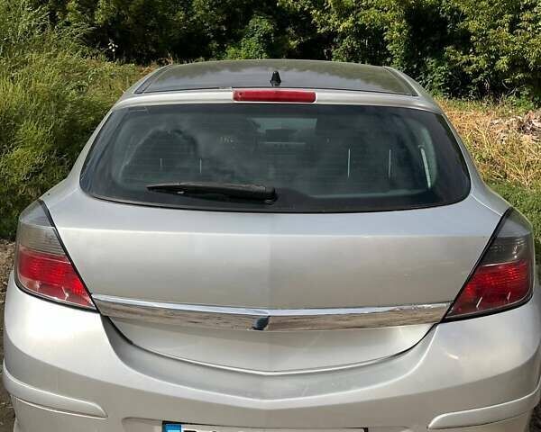 Серый Опель Астра, объемом двигателя 1.3 л и пробегом 320 тыс. км за 3500 $, фото 3 на Automoto.ua