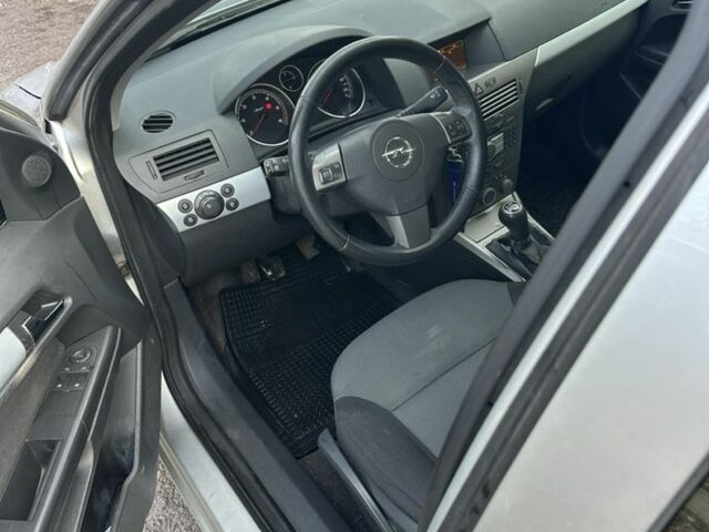 Серый Опель Астра, объемом двигателя 1.9 л и пробегом 300 тыс. км за 2500 $, фото 5 на Automoto.ua