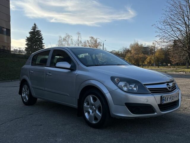 Серый Опель Астра, объемом двигателя 1.7 л и пробегом 300 тыс. км за 4000 $, фото 1 на Automoto.ua