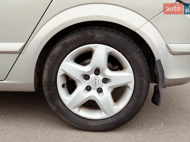 Сірий Опель Астра, об'ємом двигуна 1.6 л та пробігом 252 тис. км за 5400 $, фото 11 на Automoto.ua