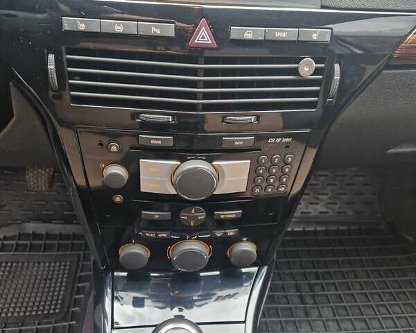 Серый Опель Астра, объемом двигателя 1.6 л и пробегом 255 тыс. км за 6200 $, фото 15 на Automoto.ua