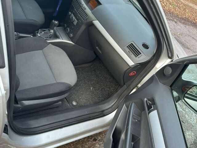 Серый Опель Астра, объемом двигателя 1.9 л и пробегом 300 тыс. км за 2500 $, фото 7 на Automoto.ua